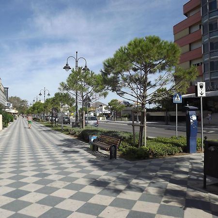 Hotel Atmosfere Beach Cesenatico Exterior photo