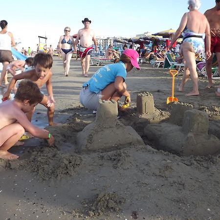 Hotel Atmosfere Beach Cesenatico Exterior photo